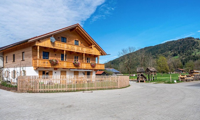 Gaißach Apartamento | Apartamento "Wohnung Brauneck" con vistas a la montaña, balcón privado y Wi-Fi