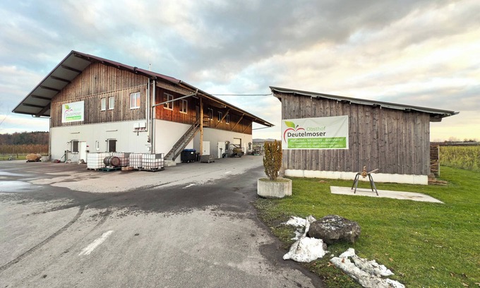 Meckenbeuren Apartamento | Apartamento 'Wohnung Beim Obsthof' con vistas a la montaña y Wi-Fi