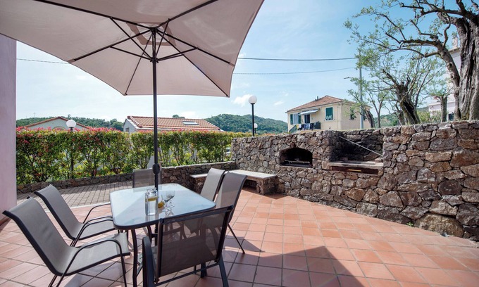 Celle Ligure Apartamento | Apartamento 'Zafferano Suites - Mirto' con vistas al mar, terraza privada y Wi-Fi