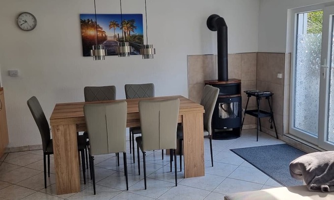 Gaienhofen Apartamento | Apartment 'Zeller' with Private Terrace and Wi-Fi
