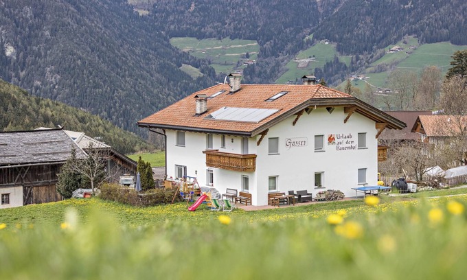 Terento Apartamento | Apartamento "Zirme" cerca de zonas de esquí y senderismo con vistas a la montaña, Wi-Fi y jardín