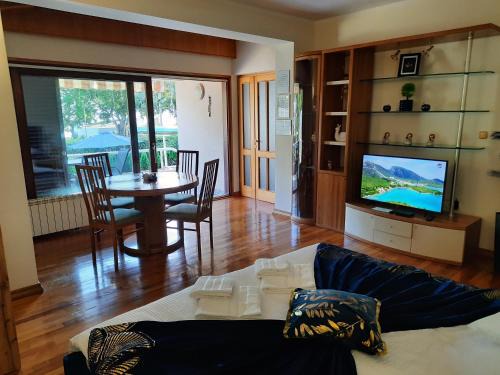 Rubesi Apartamento | Apartments Anagora II