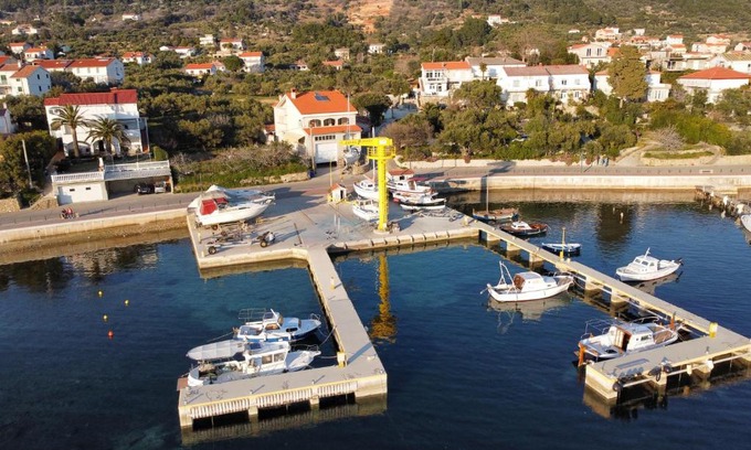 Banjol Apartamento | Apartments and boat rental Petra Španjol - crane and moorings