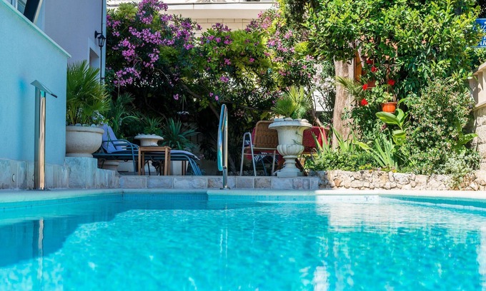 Montovjerna Hotel | Apartments Aura
