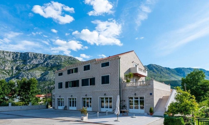 Komolac Apartamento | Apartments Azzurro- Three Bedroom Apartment with Terrace and Hot Tub ( Azzurro I-donji)