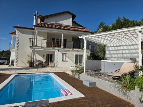 Lovran Apartamento | Apartments Chiara mit Meerblick und Pool und Jacuzzi
