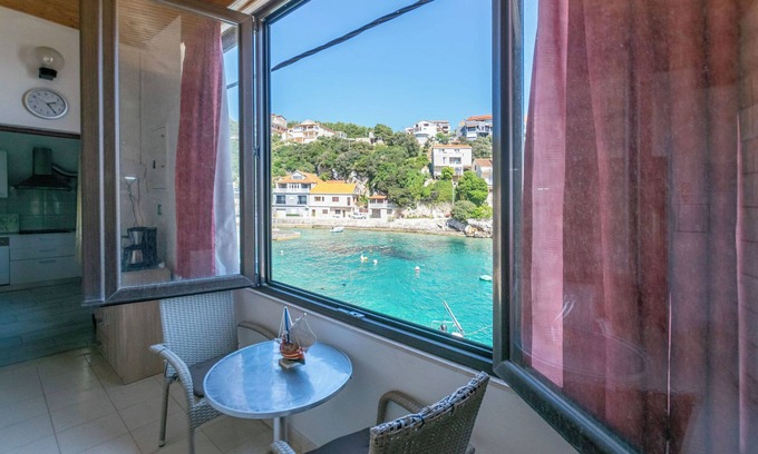 Zavalatica Apartamento | Apartments First row (97721-A1) - Zavalatica