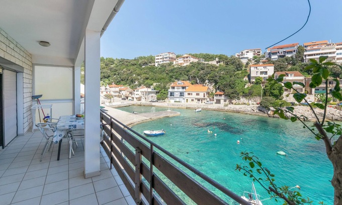 Zavalatica Apartamento | Apartments First row (97721-A2) - Zavalatica