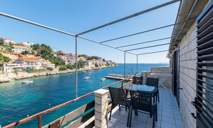 Zavalatica Apartamento | Apartments First row (97721-A3) - Zavalatica