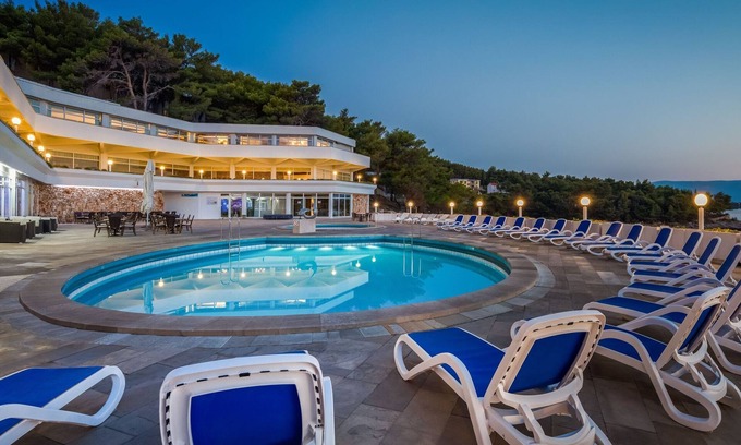 Island Hvar Apartamento | Apartments Fontana Resort in Jelsa, with swimming pool