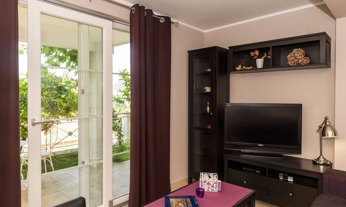 Gornji Kono Apartamento | Apartments Gaura - Comfort One-Bedroom Apartment with Terrace