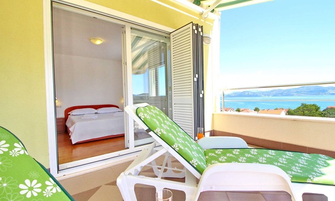 Drace Apartamento | Apartments Gusti - Two-Bedroom Apartment with Balcony and Sea View