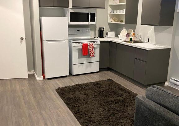 Saskatoon Apartamento | 1 Bedroom Modern Secondary Suite