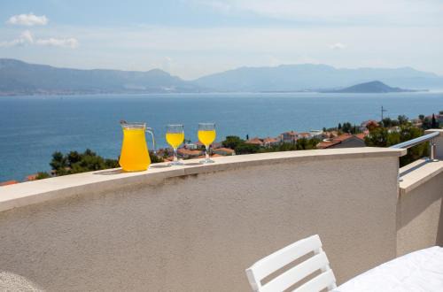 Arbanija Apartamento | Apartments in Villa TOP TROGIR