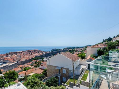 Ploce Apartamento | Apartments Isabora - Comfort Three-Bedroom Apartment with Balcony and Sea View Second Floor