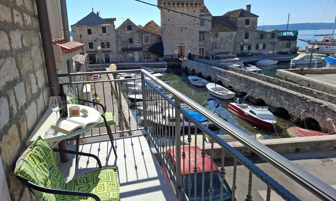 Kastel Gomilica Apartamento | Apartments Kastilac with sea view
