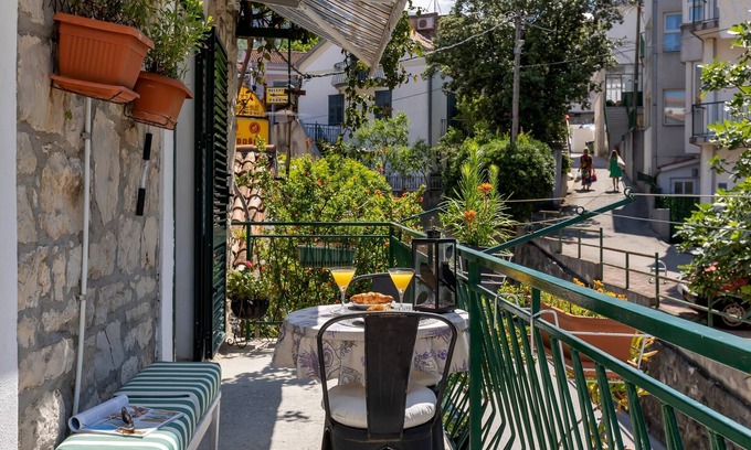 Vrpolje Apartamento | Apartments Kata - Three Bedroom Apartment with Balcony