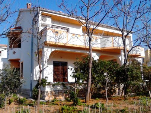 Pag Apartamento | Apartments Krešimir beauty with shadow trees and parking place