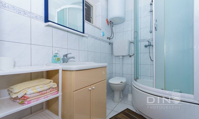 Arbanija Apartamento | Apartments Lela next to the beach