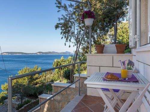 Lozica Apartamento | Apartments Lovro - Duplex One Bedroom Apartment with Terrace and Partial Sea View 1