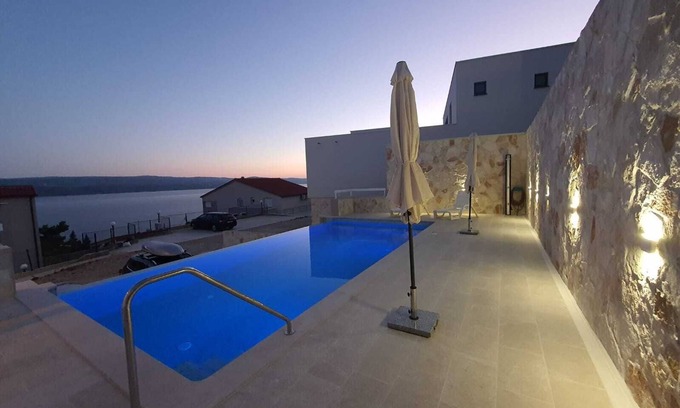 Ruskamen Apartamento | Apartments Mate with pool