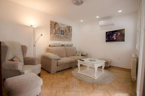 Vracar Apartamento | Apartments near St. Sava Temple
