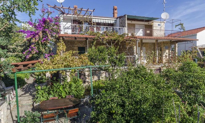 Seget Vranjica Apartamento | Apartments Nikica