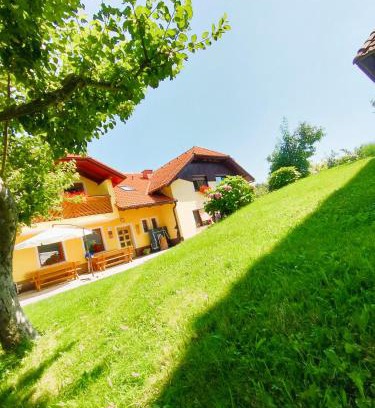 Prevalje Casa | Apartments Organic Tourist Farm Gradišnik