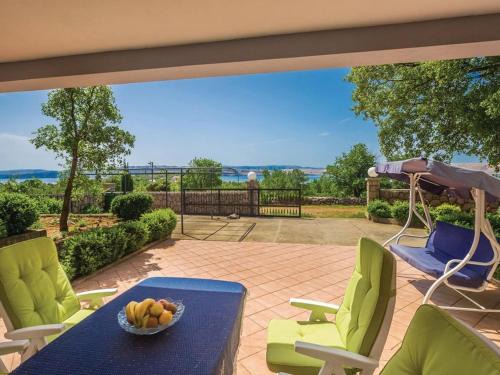 Cesarica Apartamento | Apartments Paola - Studio Apartment with Terrace and Sea View