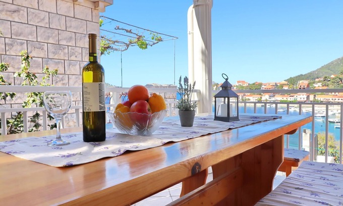 Smokvica Apartamento | Apartments Peselj-Three Bedroom Apartment with Terrace and Sea View
