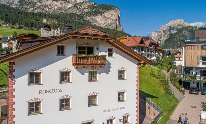 Selva di Val Gardena Apartamento | Apartments Restaurant Rusctlea