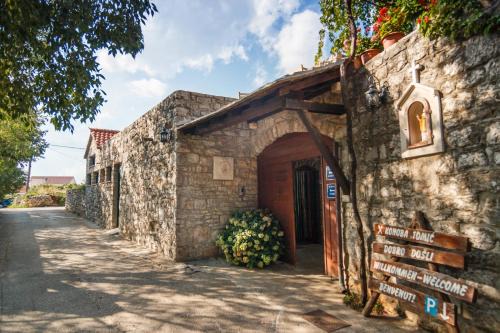 Gornji Humac Casa | Apartments & Rooms Konoba Tomić