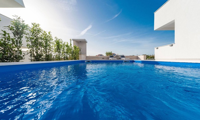 Zrce Casa | Apartments & Rooms Pool Villas Maris B