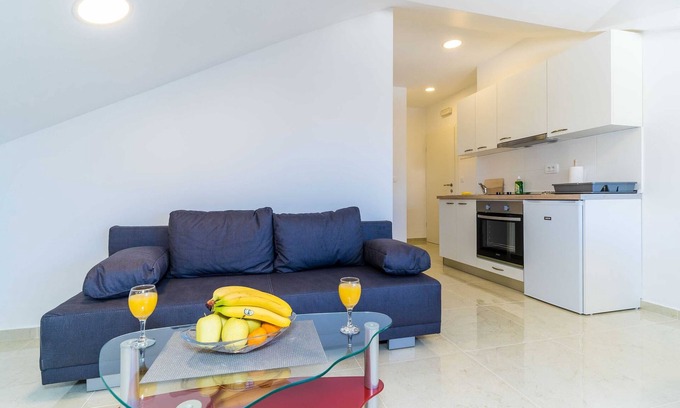 Zvekovica Apartamento | Apartments Šmanjak - One-Bedroom Apartment with Sea View