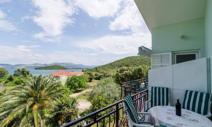 Drace Apartamento | Apartments Sutvid- One Bedroom Apartment with Loggia and Sea View