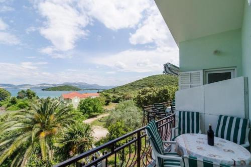 Drace Apartamento | Apartments Sutvid- One Bedroom Apartment with Loggia and Sea View