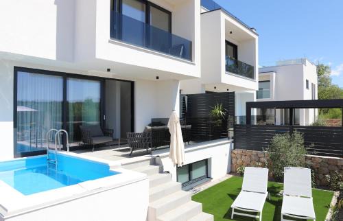 Njivice Apartamento | Apartments Terra Sun with Private Pool or Jacuzzi