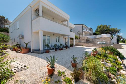 Pag Apartamento | Apartments Veronika
