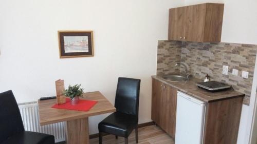 Vrdnik Apartamento | Apartments Victoria 022