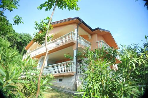 Municipality of Omisalj Apartamento | Apartments Viktorija