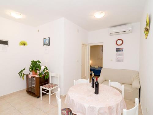 Orebic Apartamento | Apartments Villa Dinga - Borak - Standard One Bedroom Apartment with Balcony and Sea View No 3