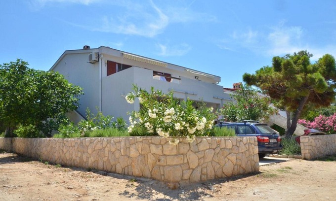 Povljana Apartamento | Apartments Vlado, (16208), Povljana, Croatia