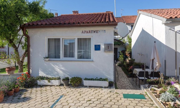 Brulo Apartamento | Apartments with parking space Porec - 7154