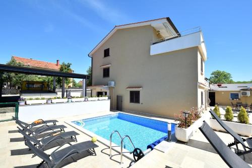 Municipality of Omisalj Apartamento | Apartments Zrinka