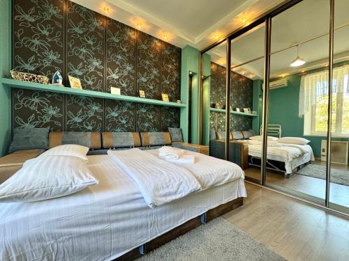 Sukhinovka Apartamento | ApartPoltava, Однокімнатні апартаменти з КУТОВОЮ ВАННОЮ, біля Краєзнавчого музею, АРТ кафе Кавун