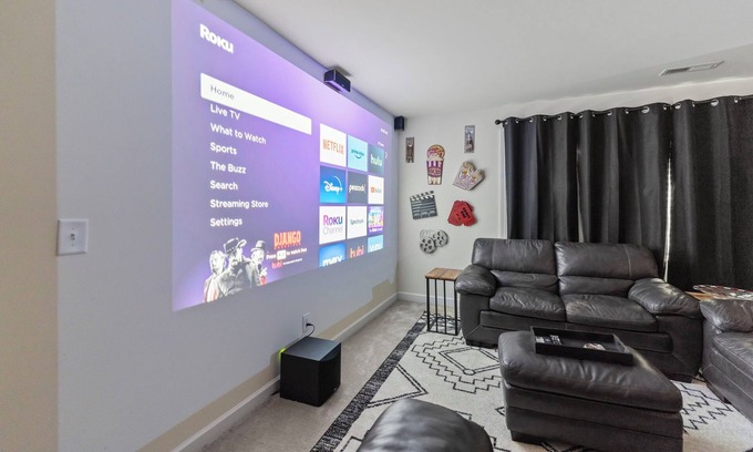 Apex Casa | Apex Luxury 4BR Near Lake - Movie Room & Sleeps 14