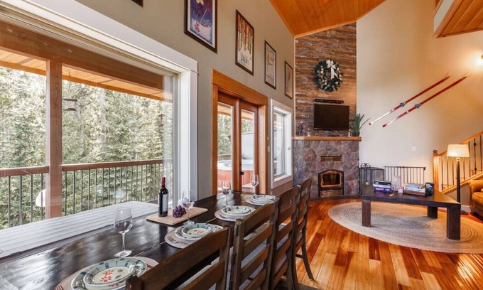 Okanagan-Similkameen Casa | Apex Mountain ~ Trailside Lodge ~ Ski In Ski Out