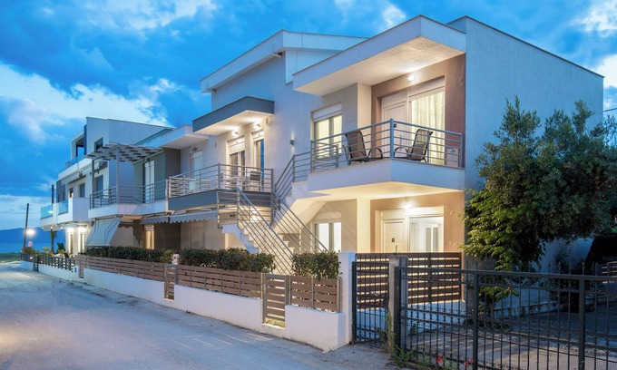 Ofrinion Apartamento | Aphrodite Residential Complex-One-Bedroom Apartment with Side Seaview