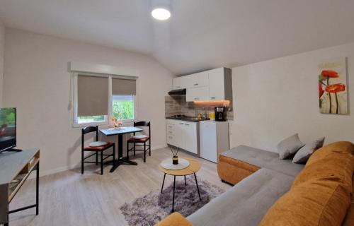 Zambratija Apartamento | APP & Beauty Loza