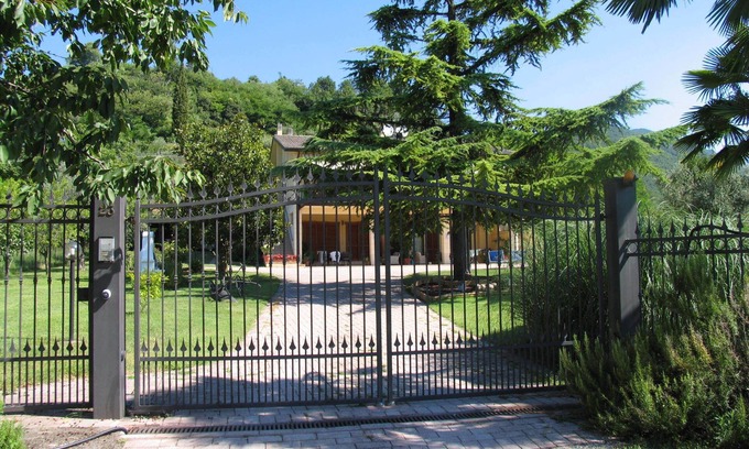 Roe Volciano Apartamento | App. Margherita con -immerso piscina en el verde para unas vacaciones tranquilas